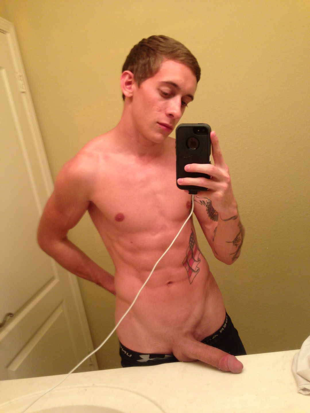 straight naked guy selfie