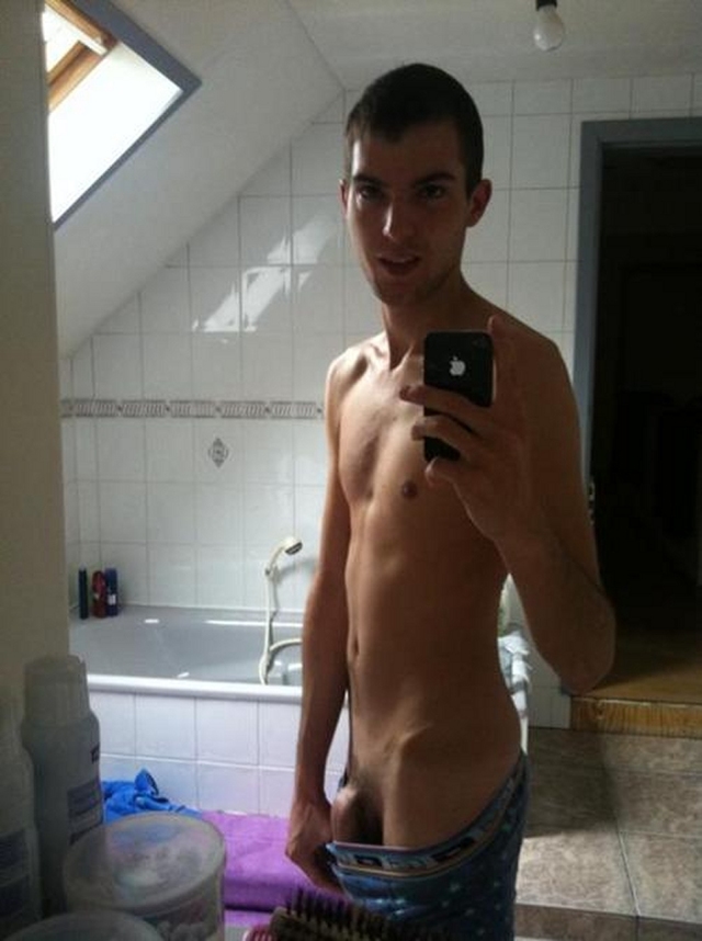 18 gay boy porn boy pics nude teasing mirror taking self