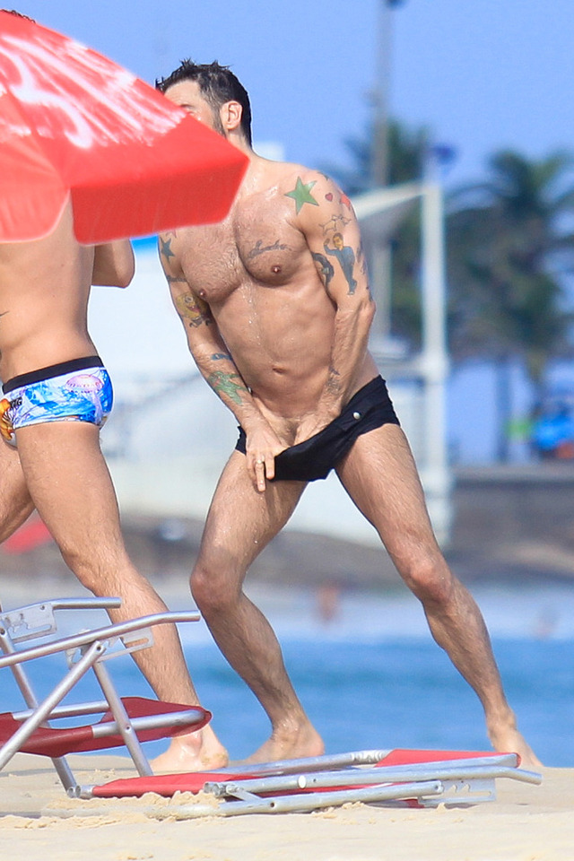 Harry Louis Porn marc photos shirtless harry out louis beach jacobs boyfriend making sun rio soak jacbos