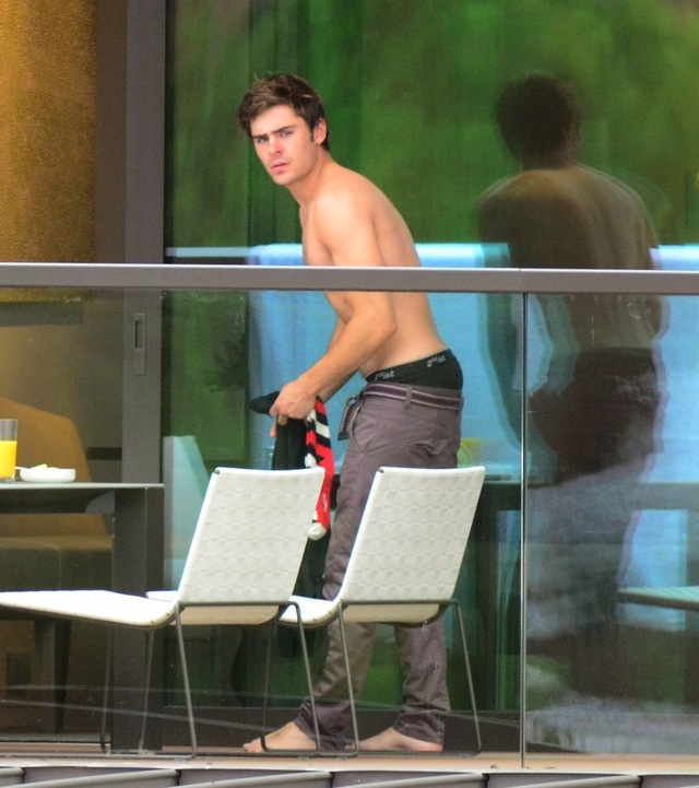 Zac Efron Gay Nude naked gay ass posts popular demand underwear paparazzi zac efron balcony