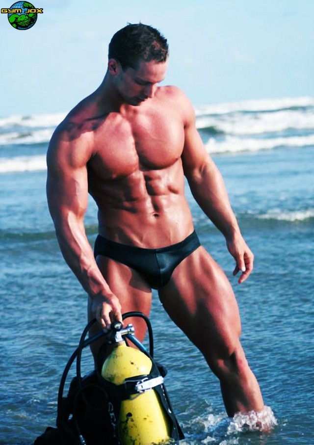 gay bodybuilder photos muscle off stud his gay adams shows body bodybuilder trevor after ocean trevoradams scubadiving