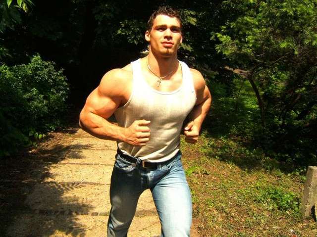 gay bodybuilder photos gay pics ramon loves bodybuilder attention