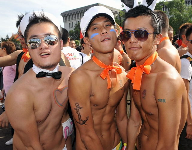 gay pictures gay fight pride parade taiwan