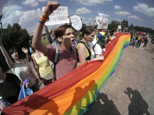 gay pictures gay law police under russian russia rights activists arrest propaganda