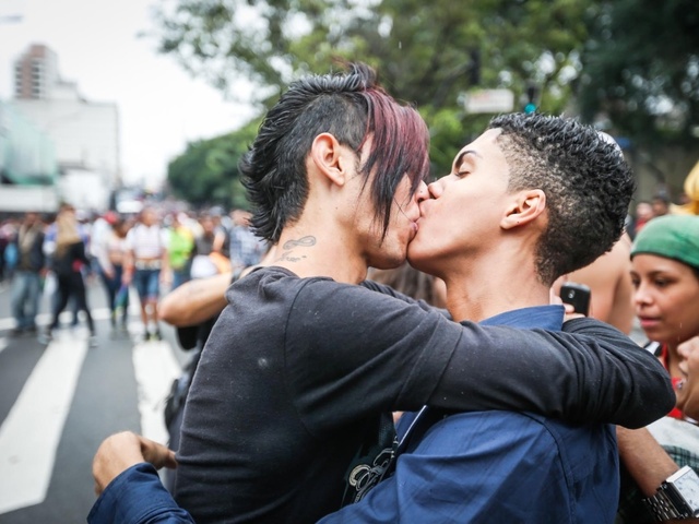 gay pictures gay jun central paulo sao capital noticias casal beija durante edicao parada realizada regiao paulista eventos