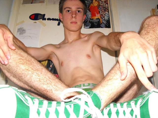 green gay porn Picture hairy boy green cute slim legs shoes