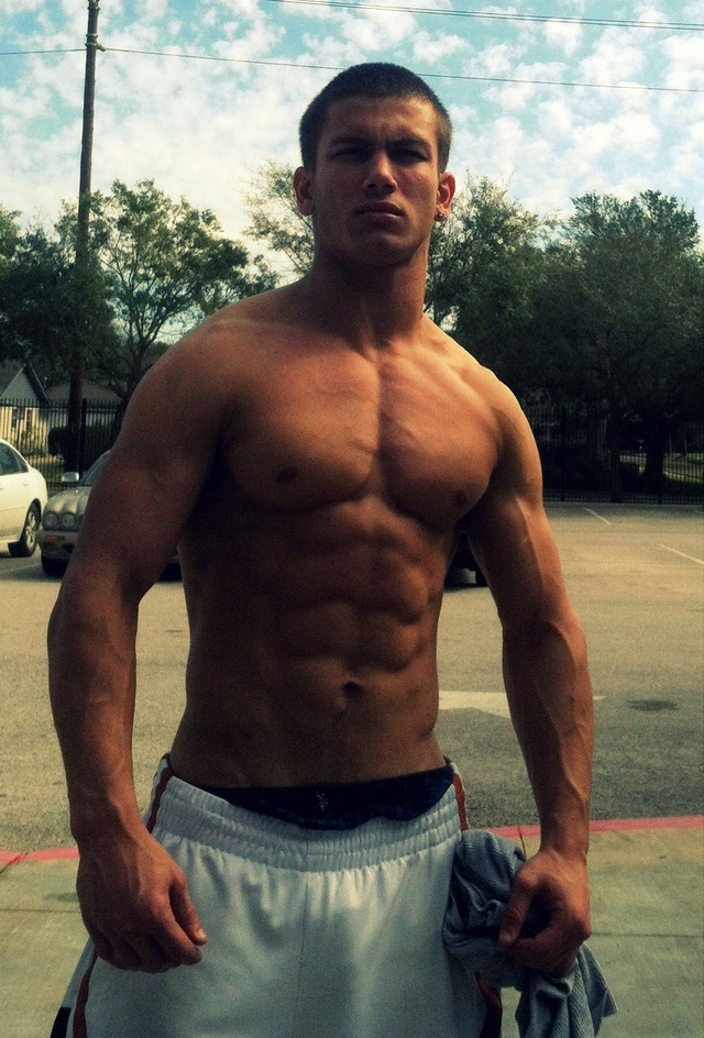 hot muscled hunk zithqwdc
