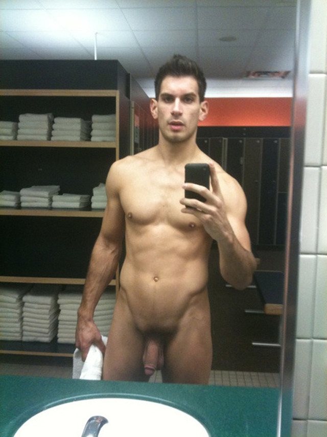 muscle man nude men naked pics monday mirror selfie