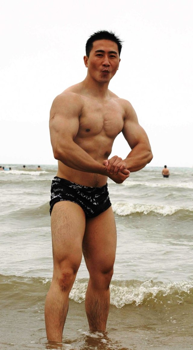muscled hunks muscle hunk pics asian hunks day more