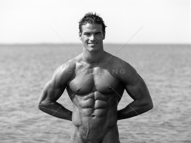 sexy bodybuilder man muscular fit man get portrait sea lufhgzuml