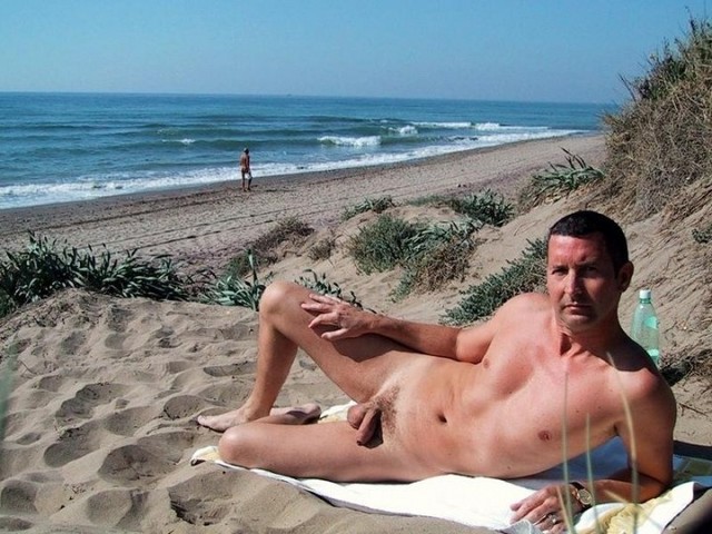 uncut nude men nude uncut hung hotblog nudistnude sunbather