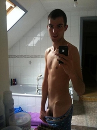 18 gay boy porn nude boy taking teasing self pics mirror
