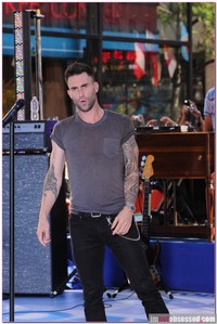 adam levine gay porn wenn adam levine addresses gay rumors slams american idol maroon five