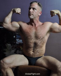 gay muscle posing plog muscles men hot muscular gym jocks pumped man flexing musclemen studly manly photos gallery hairy chest furry muscle guy posing