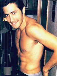 hot gay pics jake gyllenhaal hot gay between career love